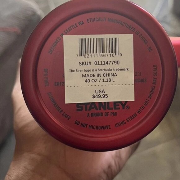 Starbucks x Stanley 2023 Holiday Red 40oz Tumbler – Limited Edition (Cup in Hand - Picture 4 of 4